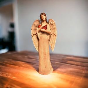 2006 Seagull Studios Guardian Angels 8”Figurine ~ Angel Holding Red Heart 🕊️♥️